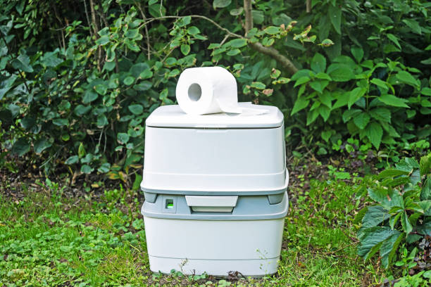 Best Portable restroom trailer rental  in Romeovle, IL